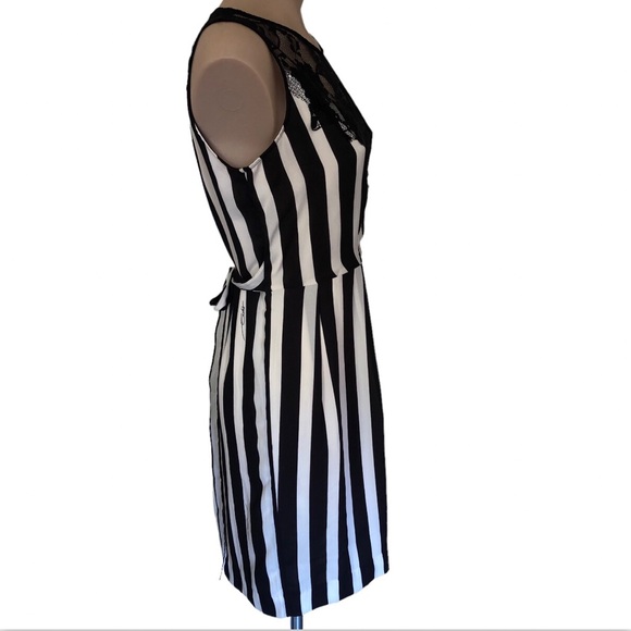🌿 GUESS 🌿 Los Angeles sleeveless striped classic dress with lace detail size M - Picture 3 of 9